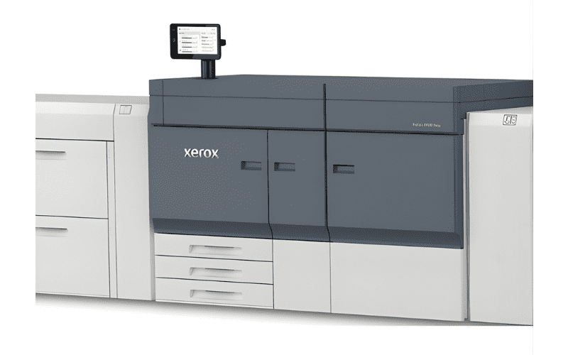 Pressa di produzione Xerox® Proficio™ PX500 Pressa di produzione Xerox® Proficio™ PX500 vista laterale e schermo